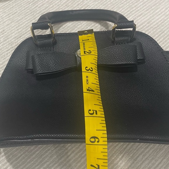 Betsy Johnson Black Crossbody
Floral Pattern Lining
Adorable purse
New No Tags - Picture 9 of 13